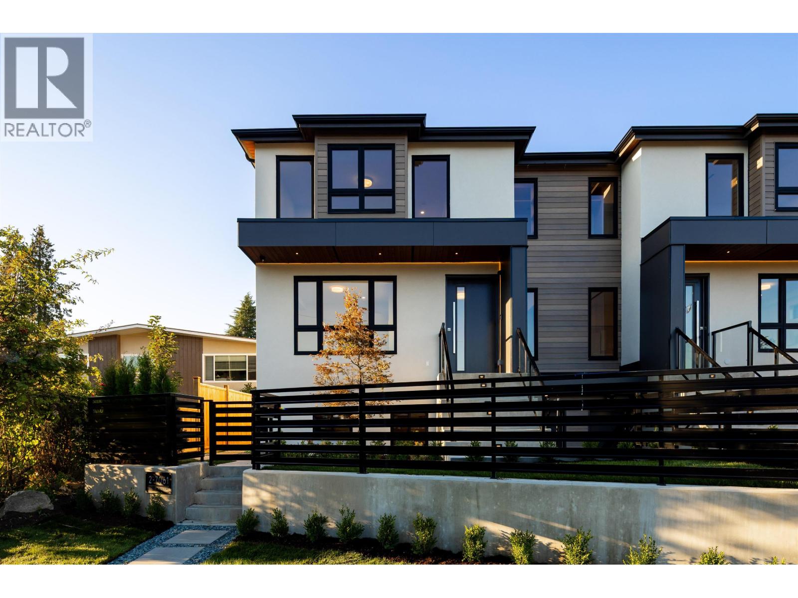 2 7061 PAULUS CRESCENT