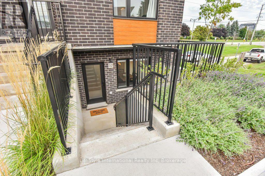 32 DUGGAN LANE