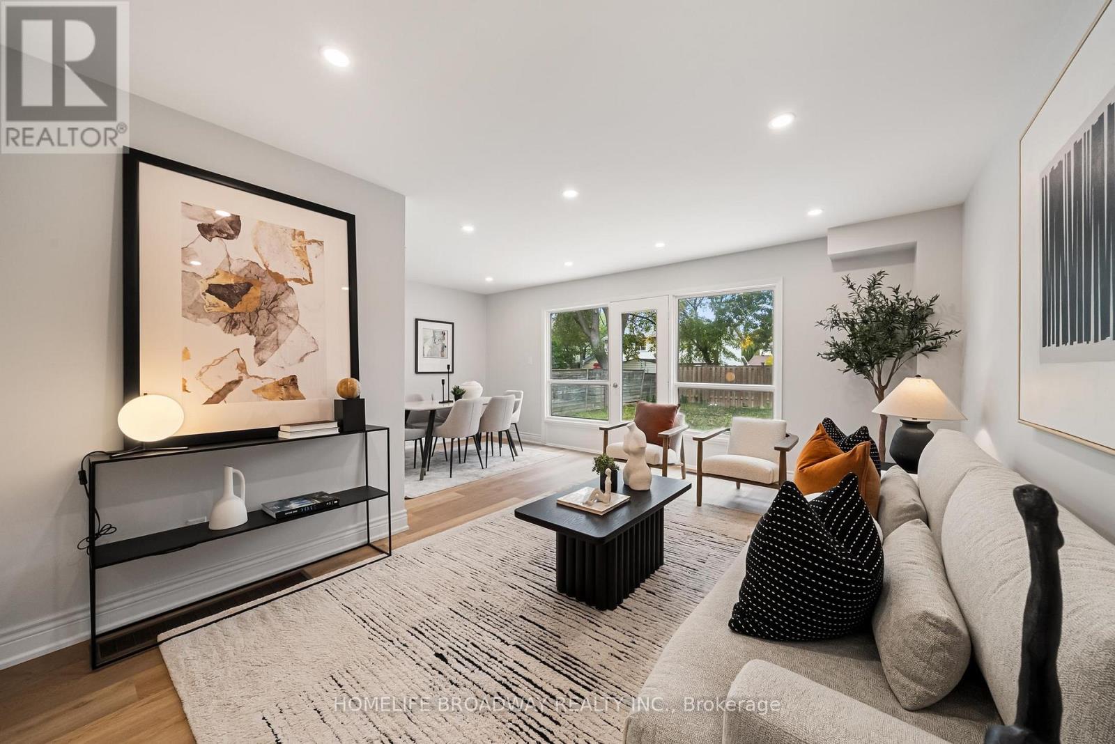 44 HOLLYBERRY TRAIL