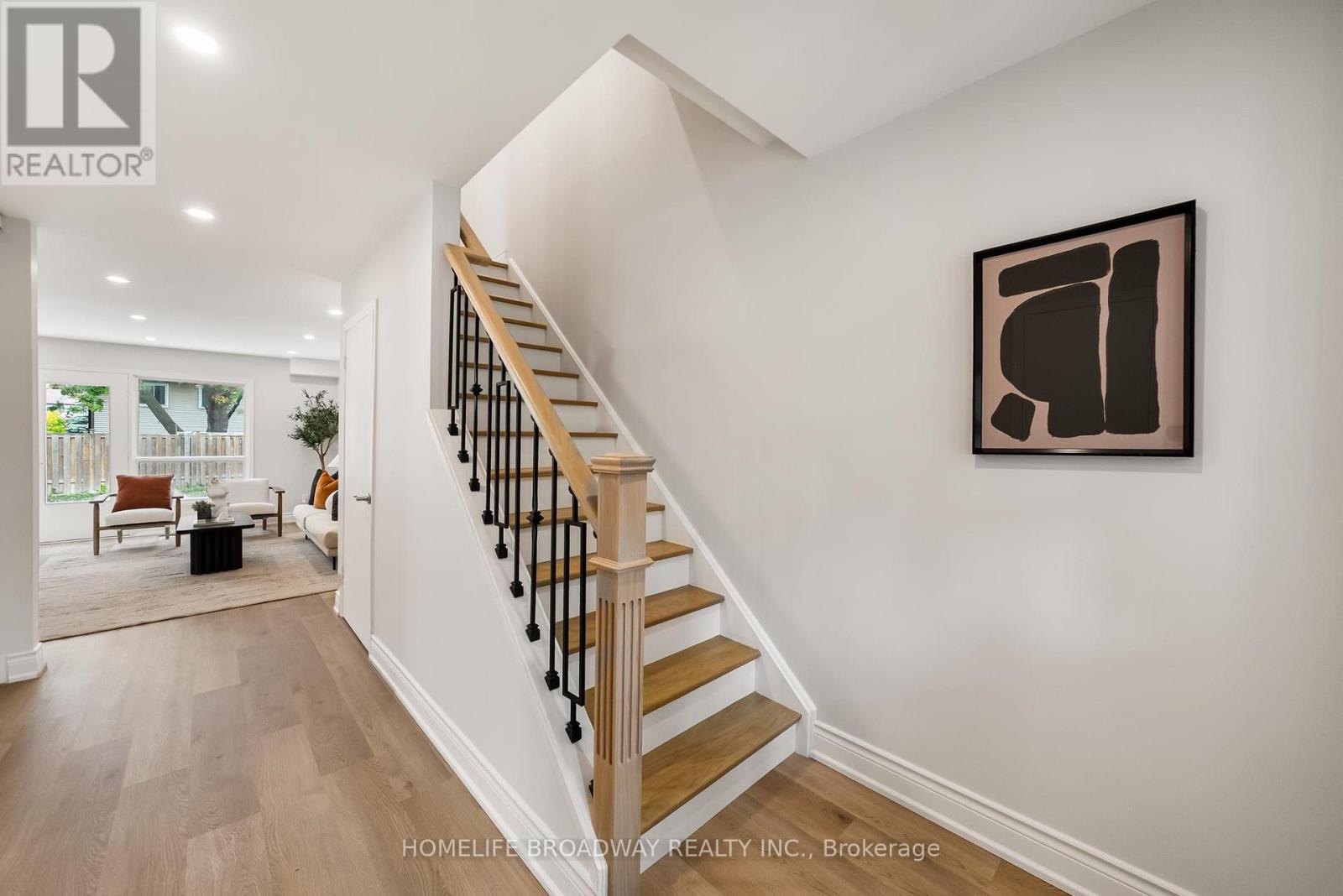 44 HOLLYBERRY TRAIL