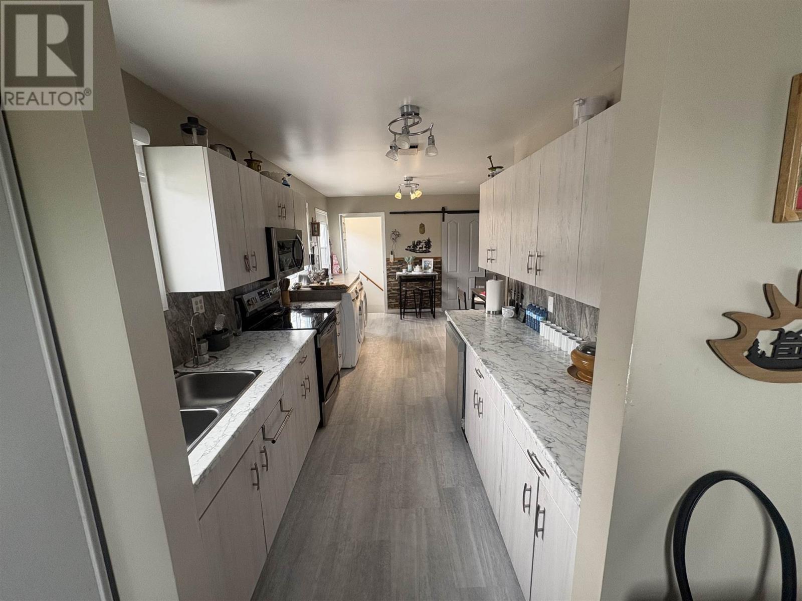 14 Albert ST - Photo 3
