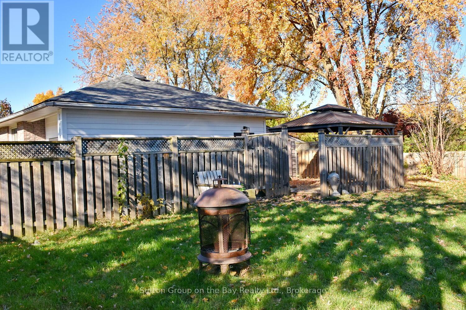 5 BROCK CRESCENT