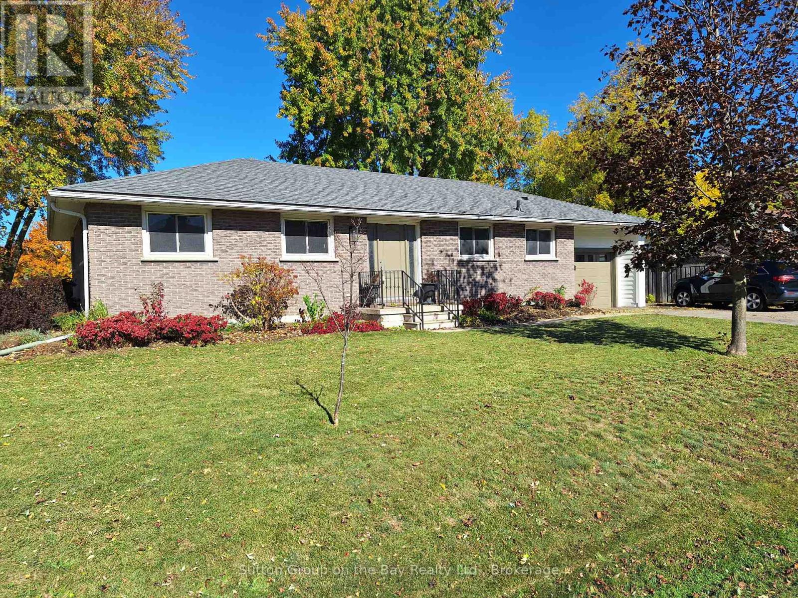 5 BROCK CRESCENT