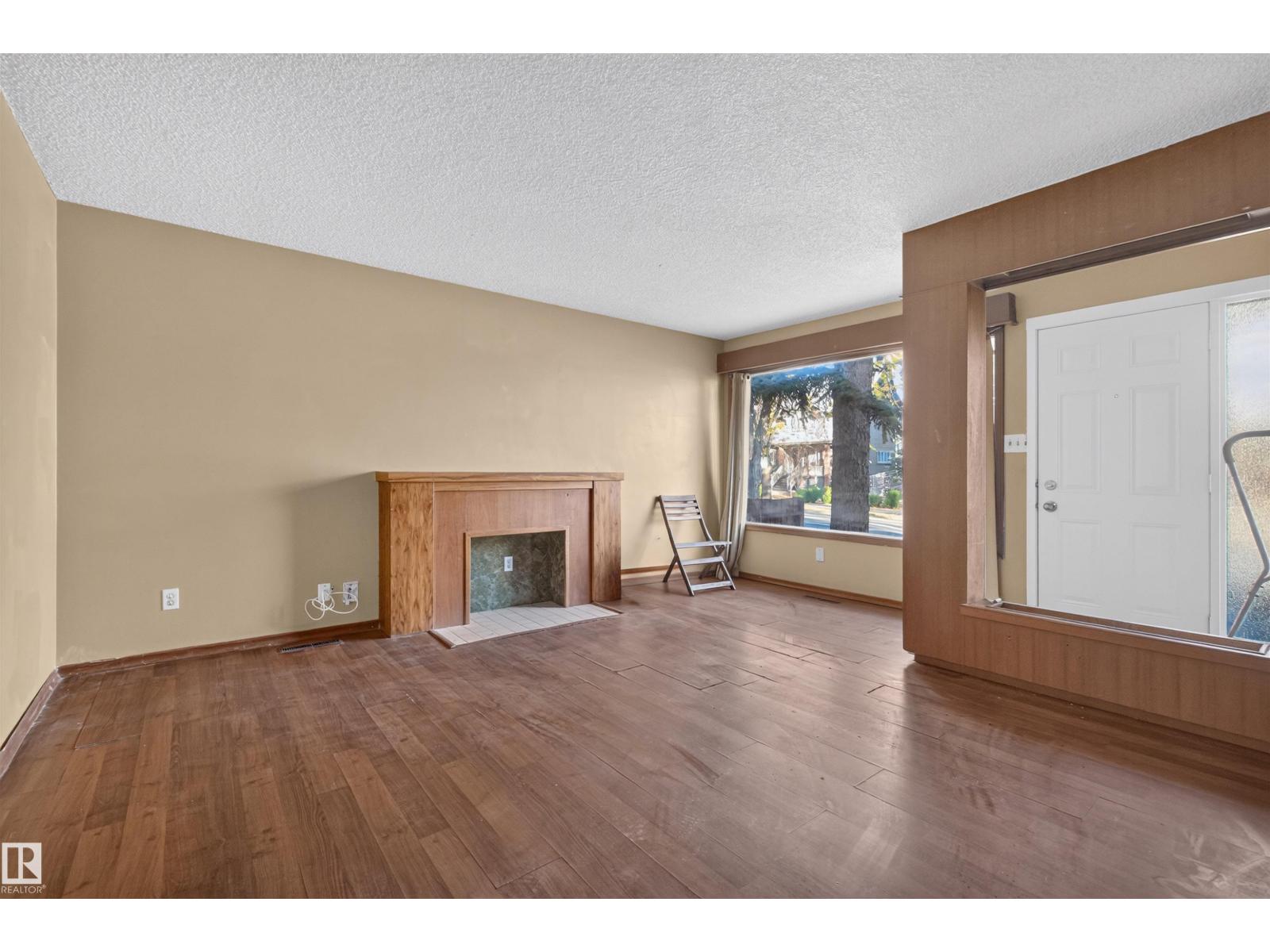11015 87 AV NW