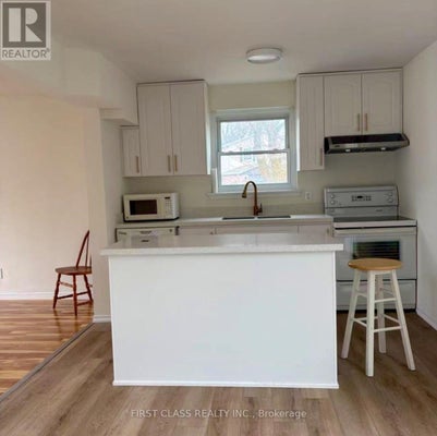 701 Leeder Crt, Newmarket (Huron Heights-Leslie Valley), ON 2