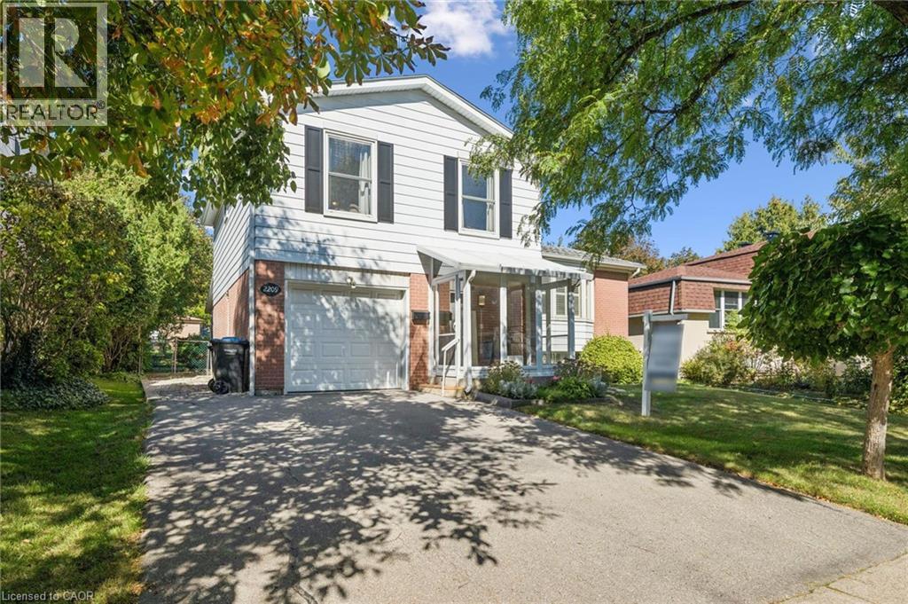 2209 BUTTONBUSH Crescent