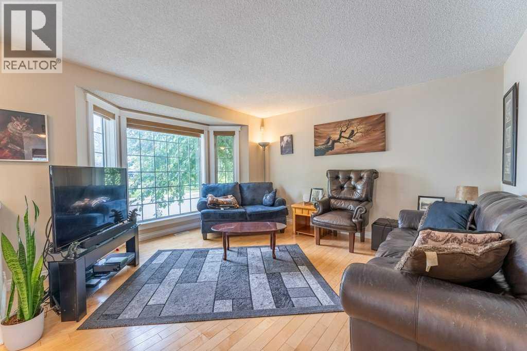 250 Mt Lorette Close SE