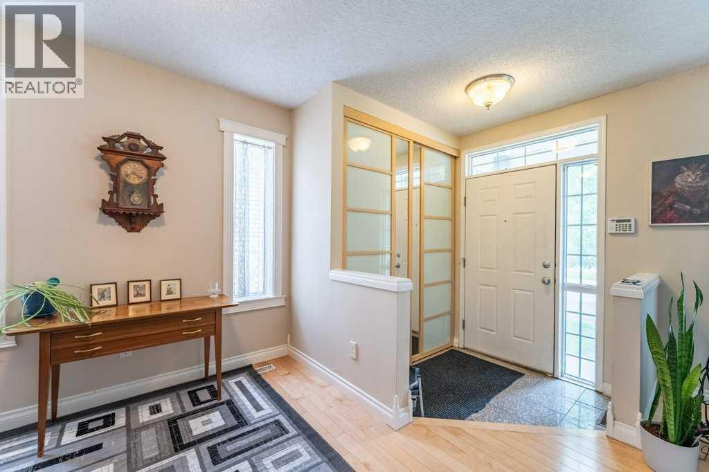 250 Mt Lorette Close SE