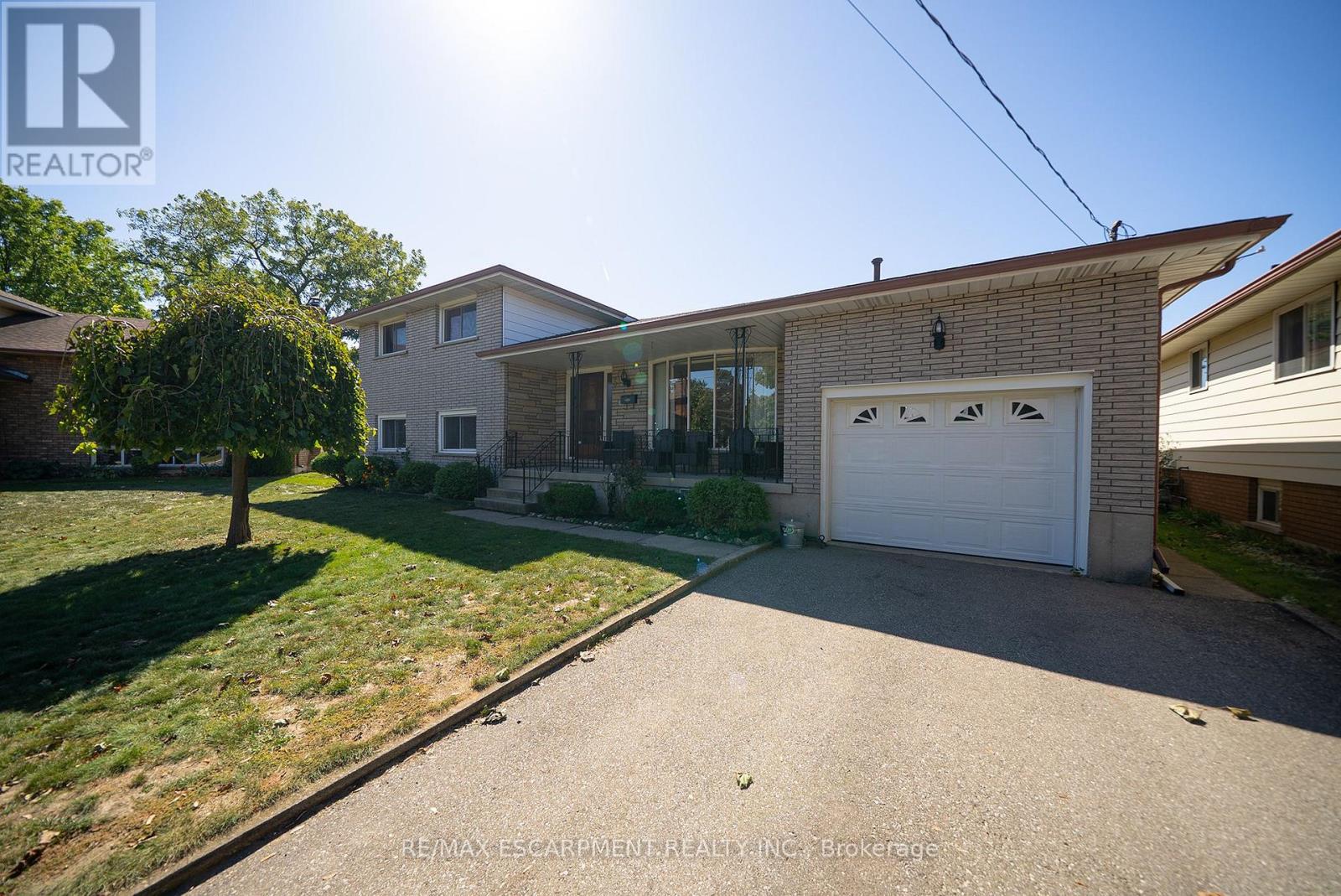 32 AVONDALE CRESCENT