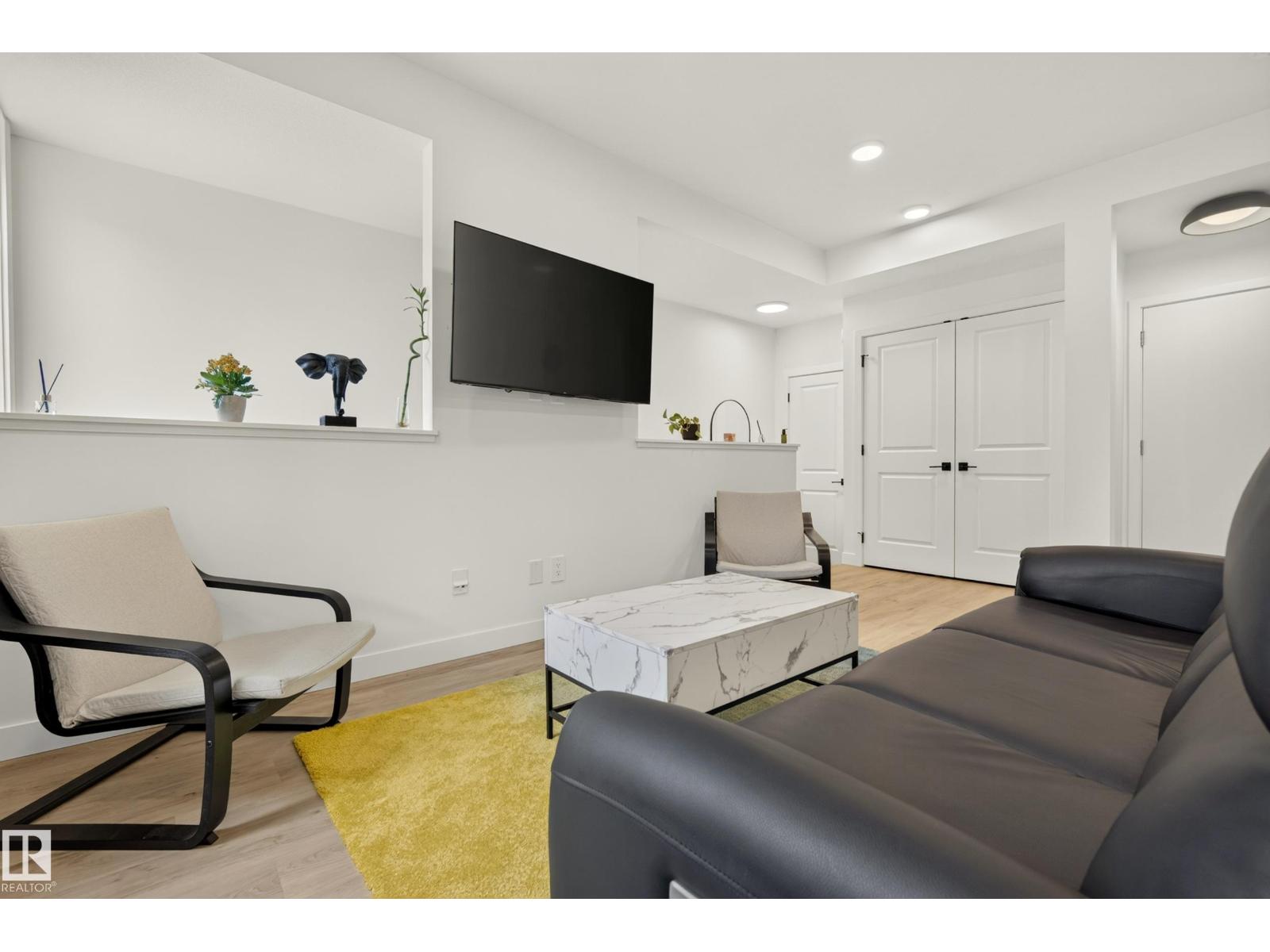 #53 16231 19 AV SW