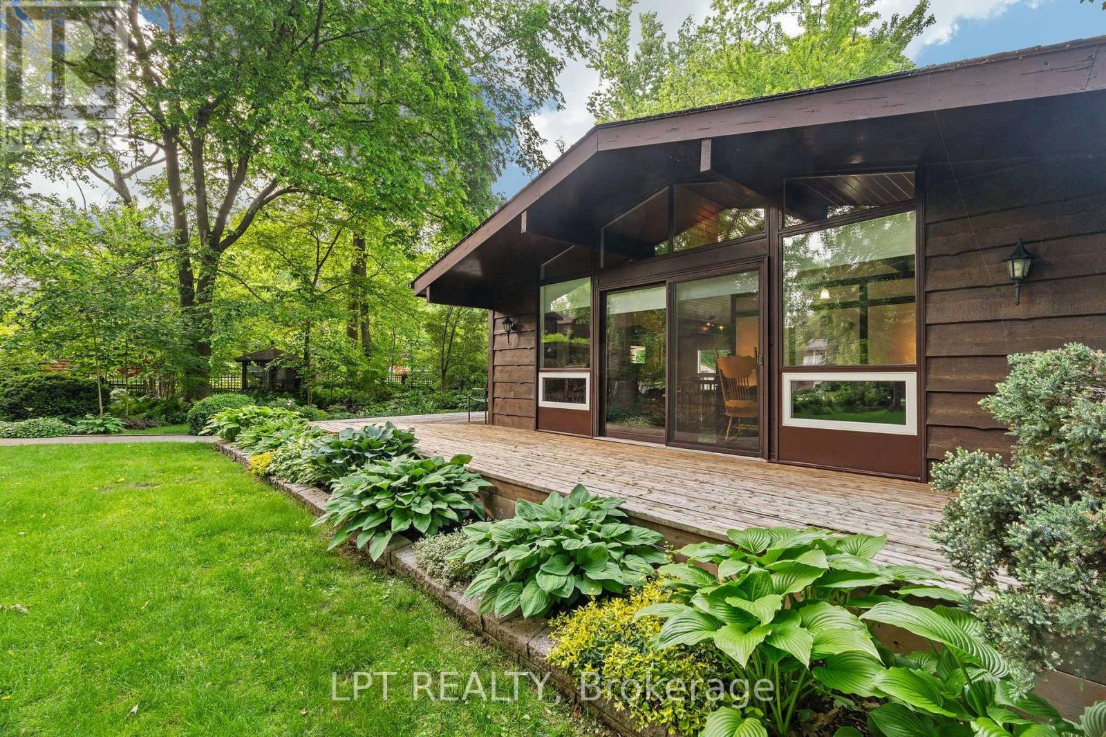 8452 DEFORE DRIVE