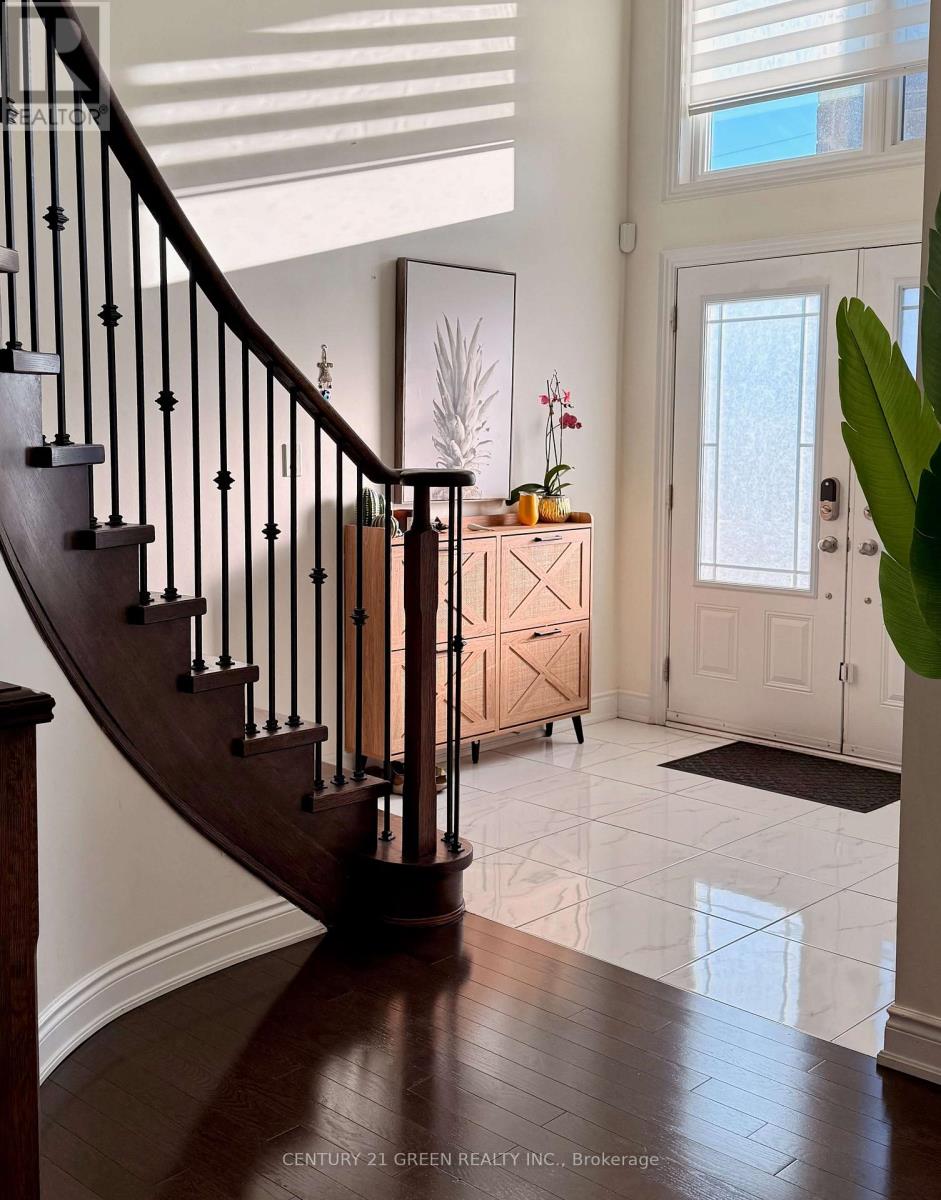 MAIN & 2ND FLOOR - 37 PRAIRIE CREEK CRESCENT