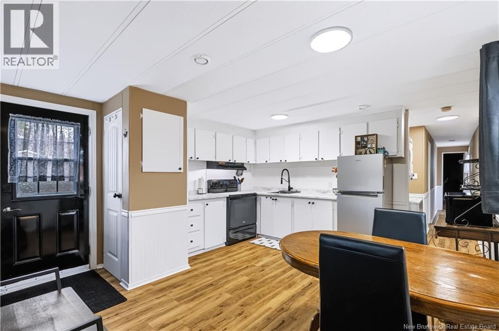 28 Douglas Crescent - Photo 3