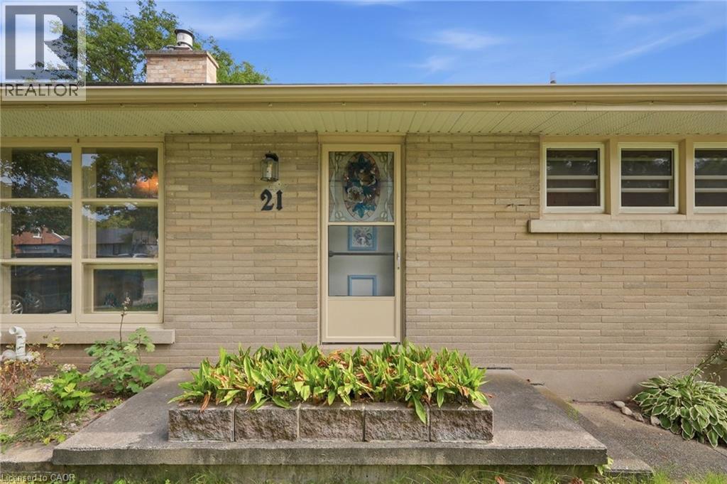 21 OAKWOOD Avenue