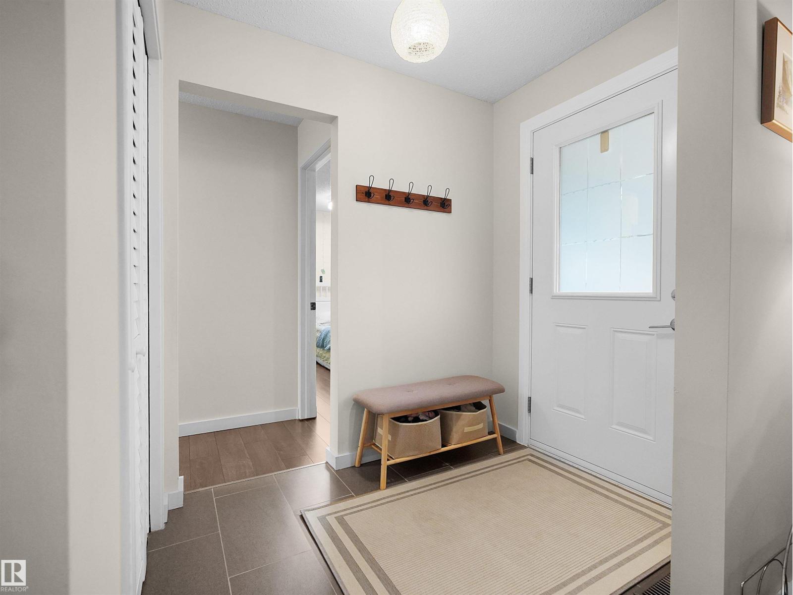 10439 37 AV NW