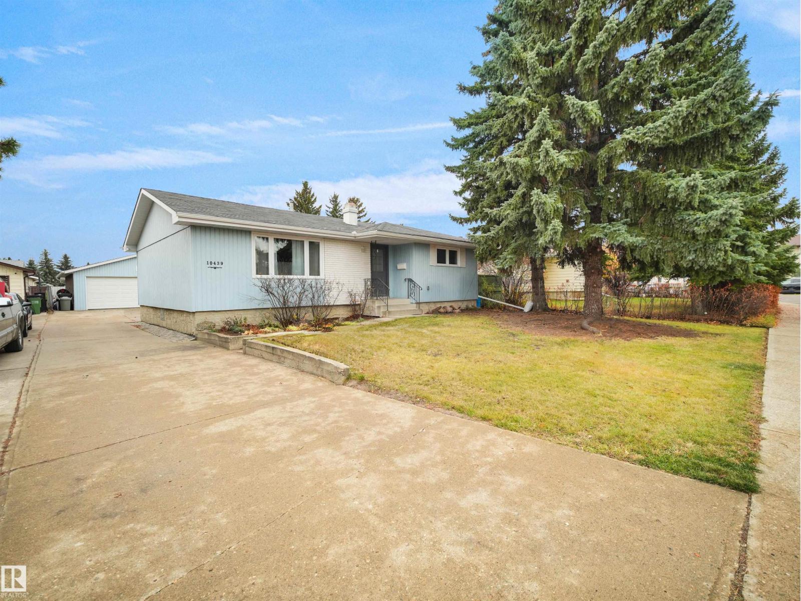 10439 37 AV NW