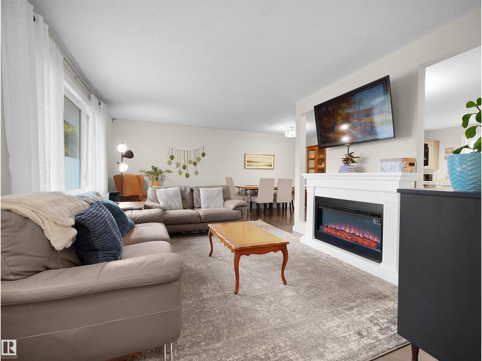 10439 37 AV NW