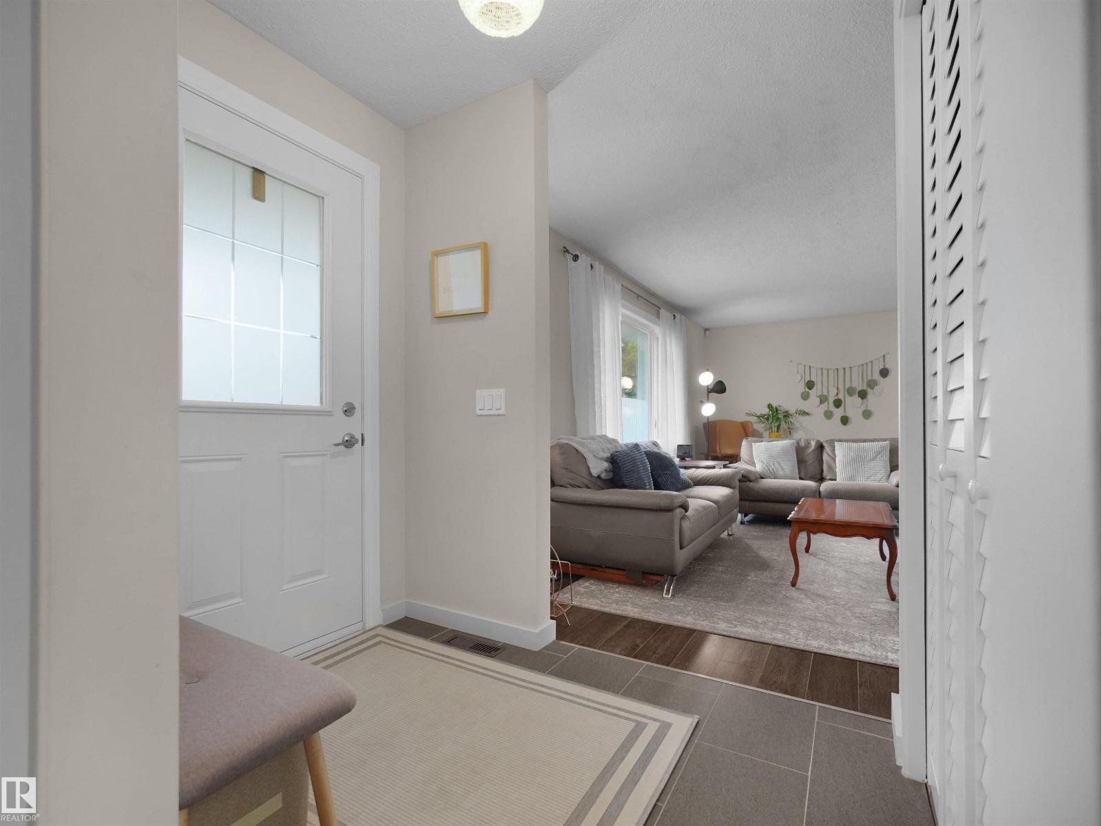 10439 37 AV NW