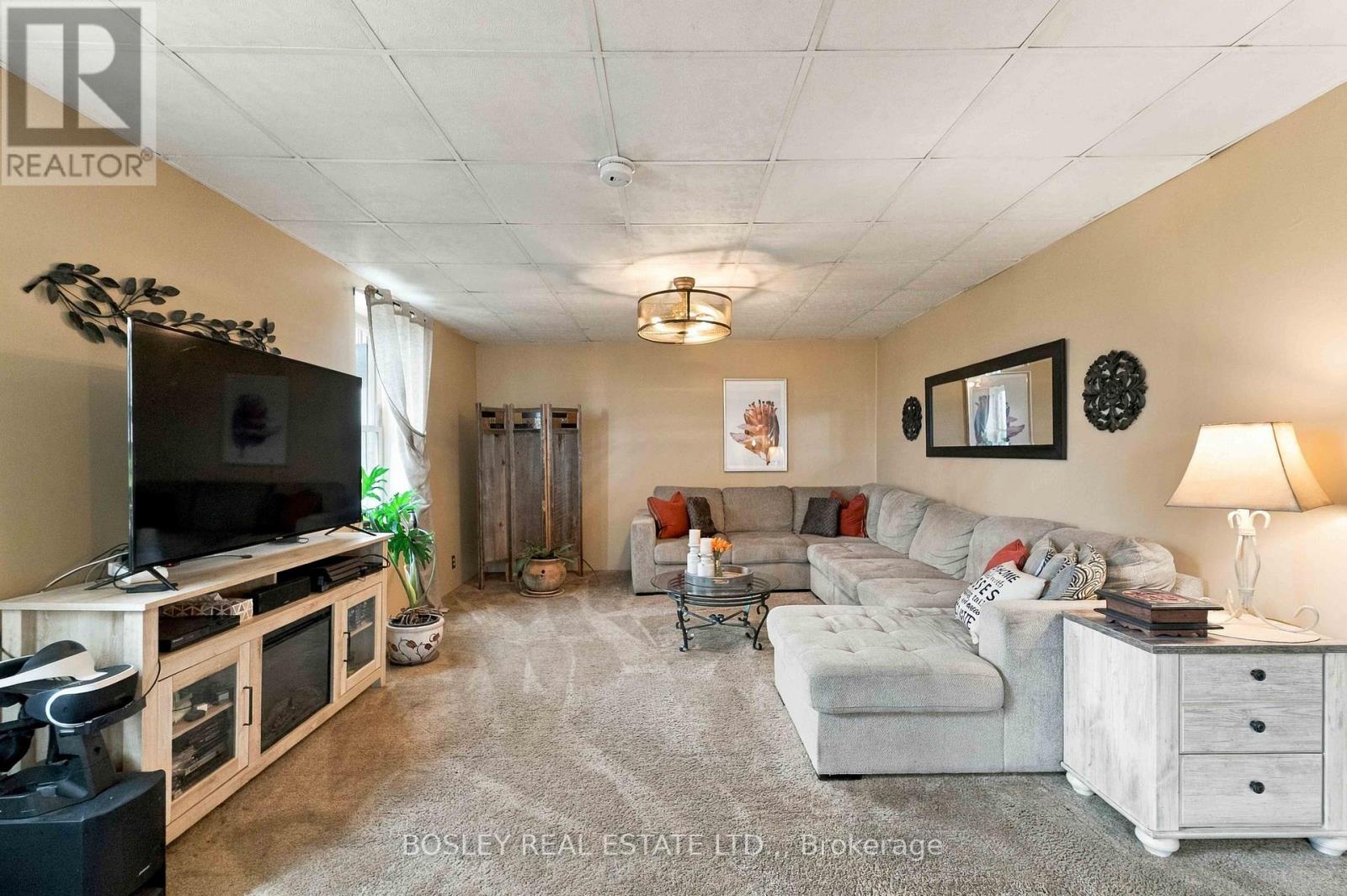 860 MOYER ROAD