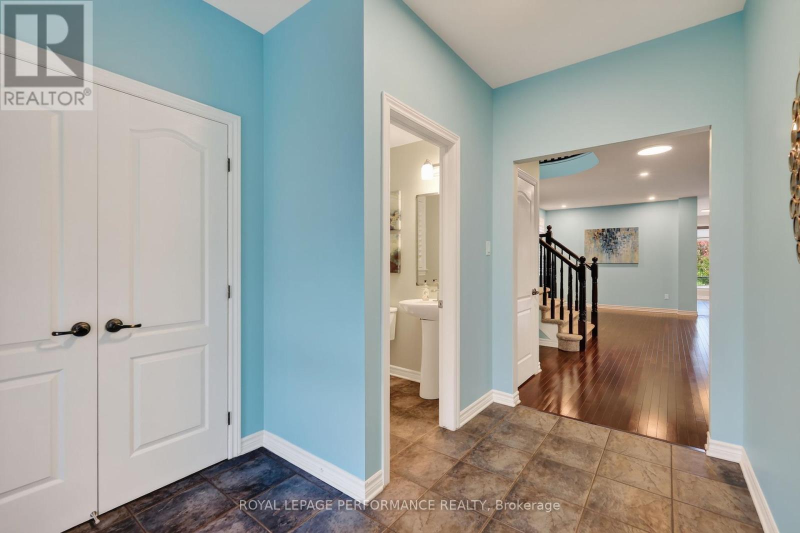 816 AZURE STREET