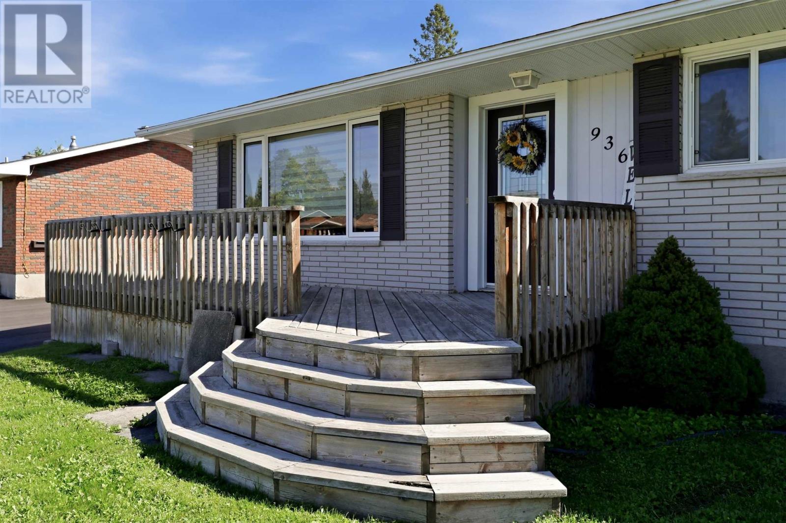 936 North ST - Photo 3