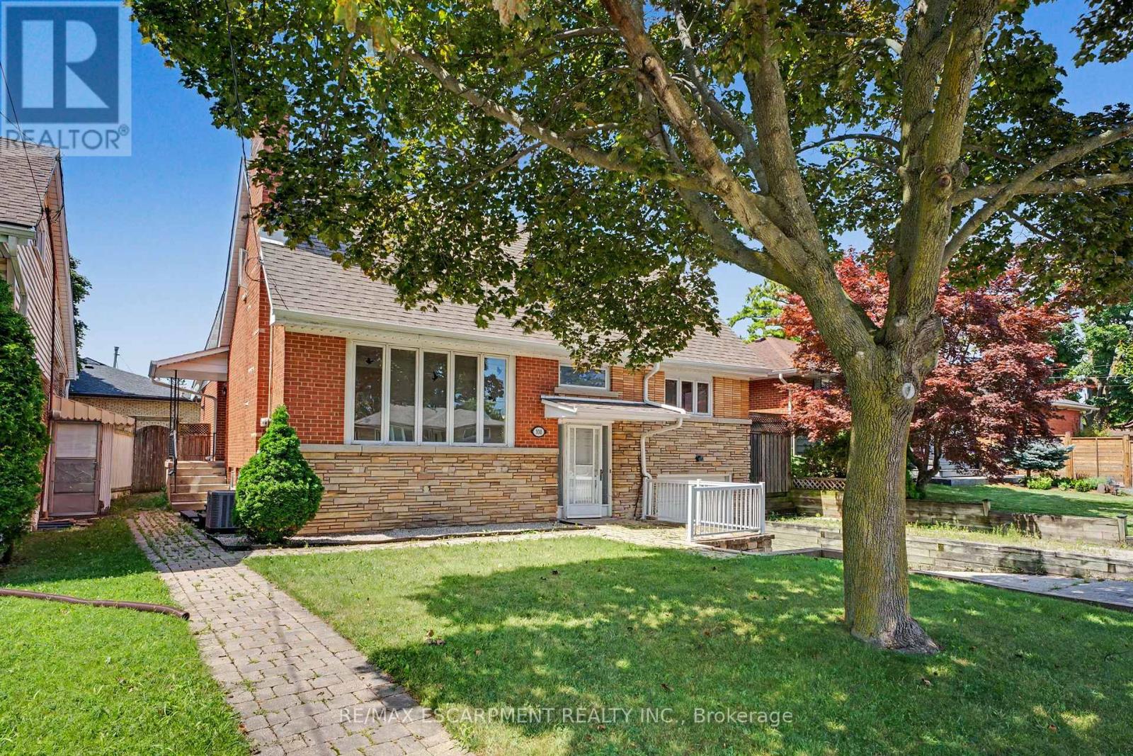100 HARDALE CRESCENT