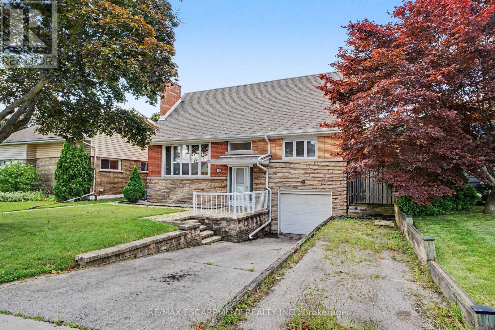 100 HARDALE CRESCENT