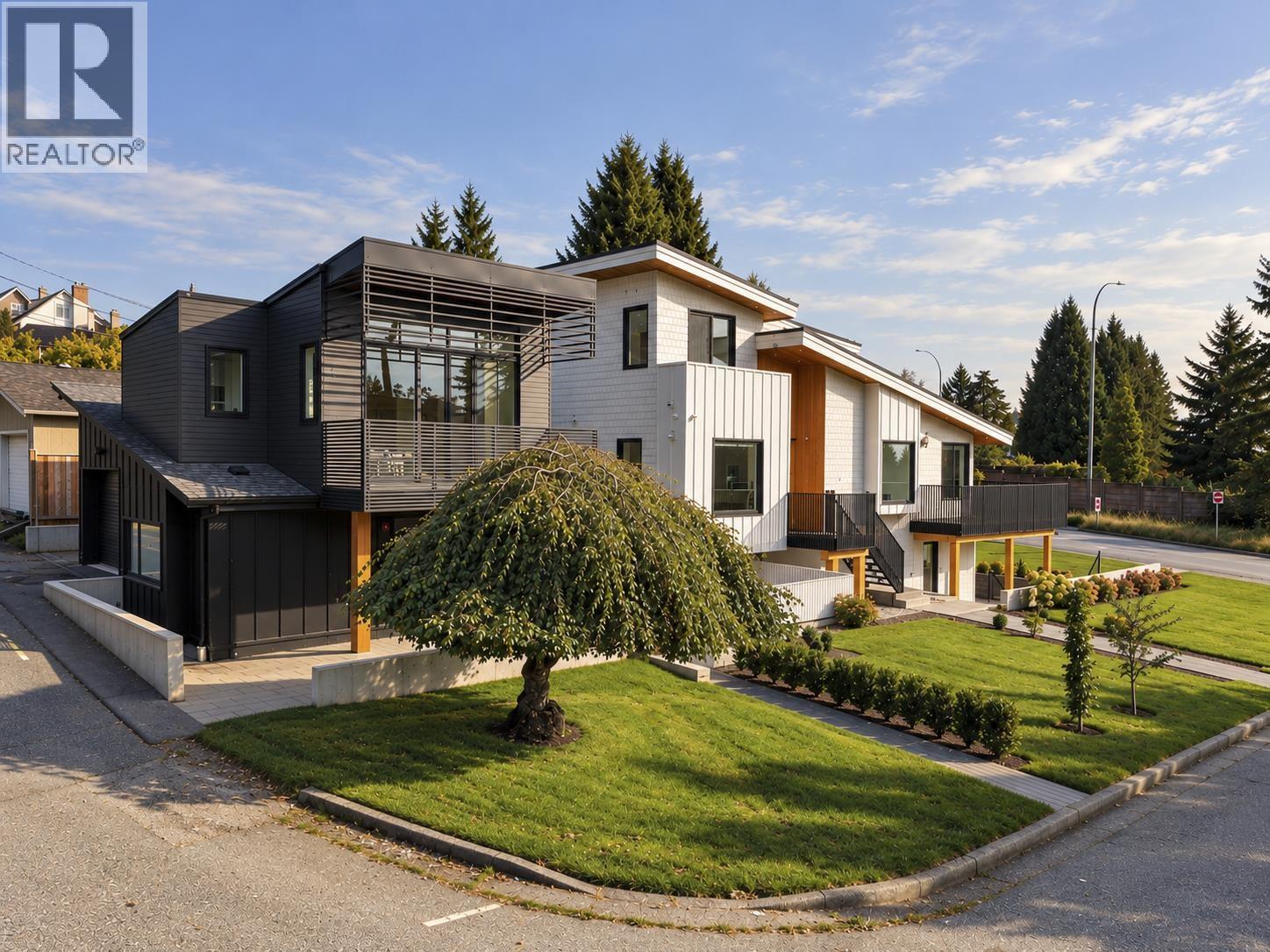 366 W 25TH STREET