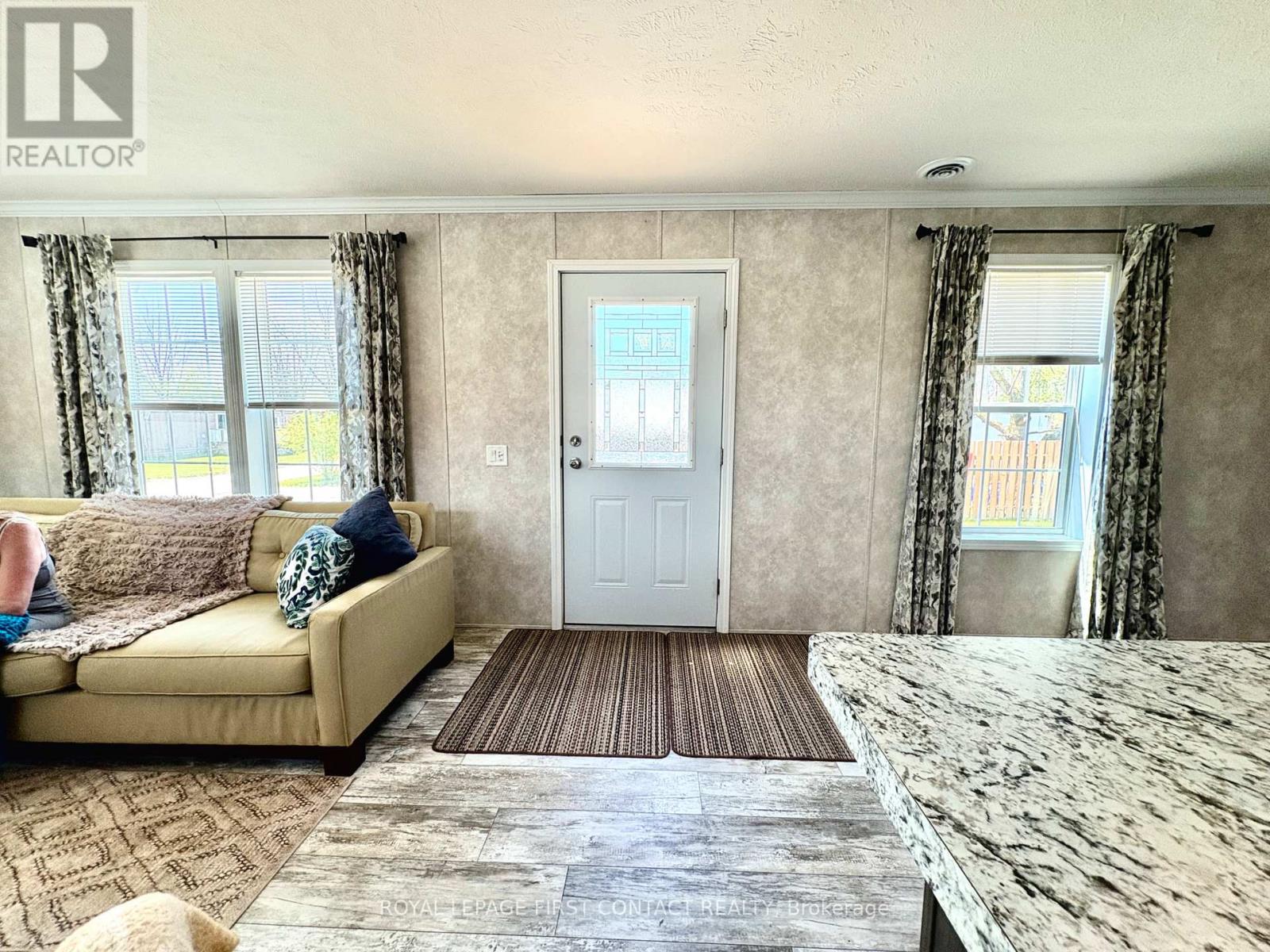 40 SHAMROCK CRESCENT