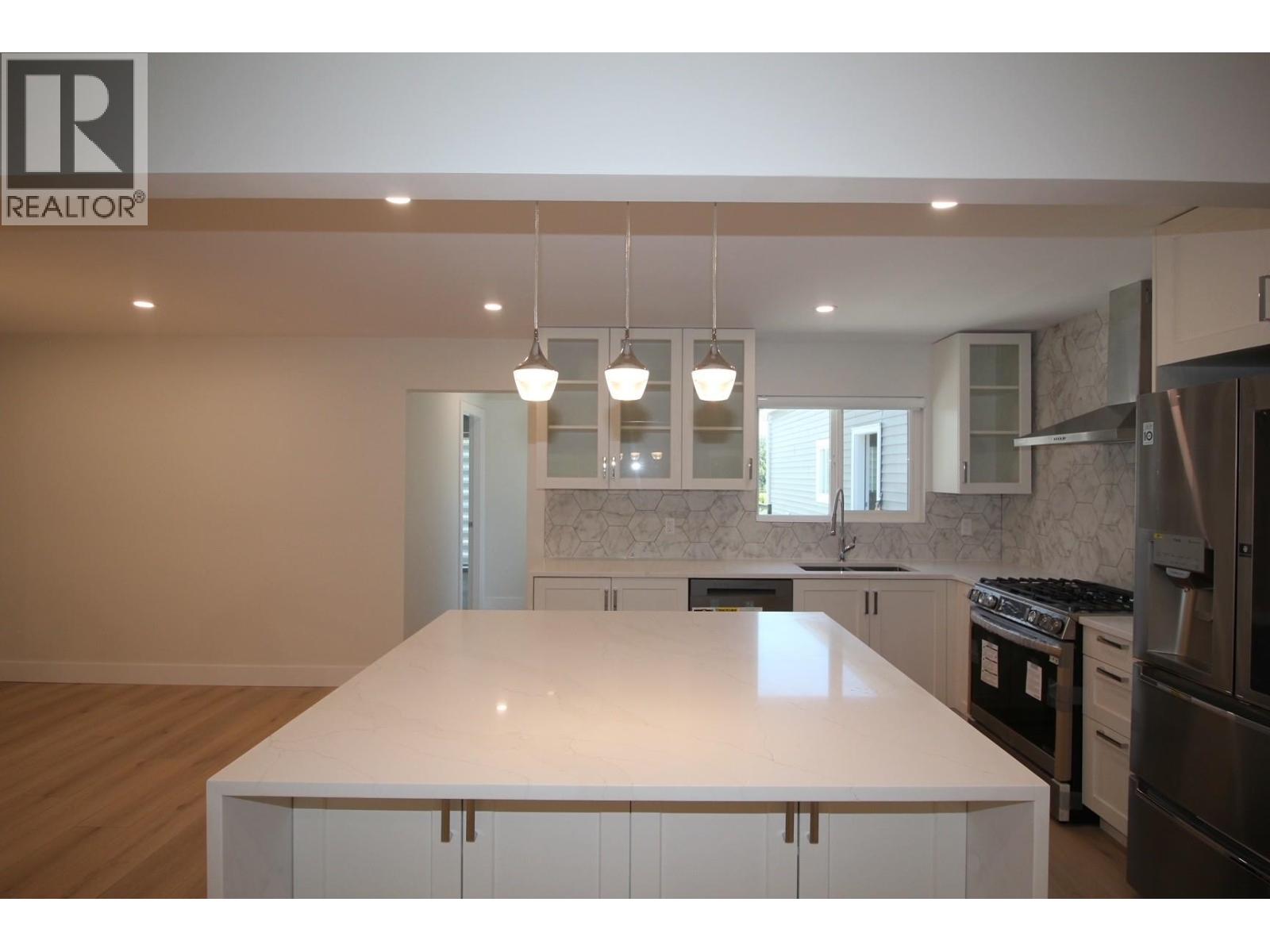 2076 CLARE PLACE