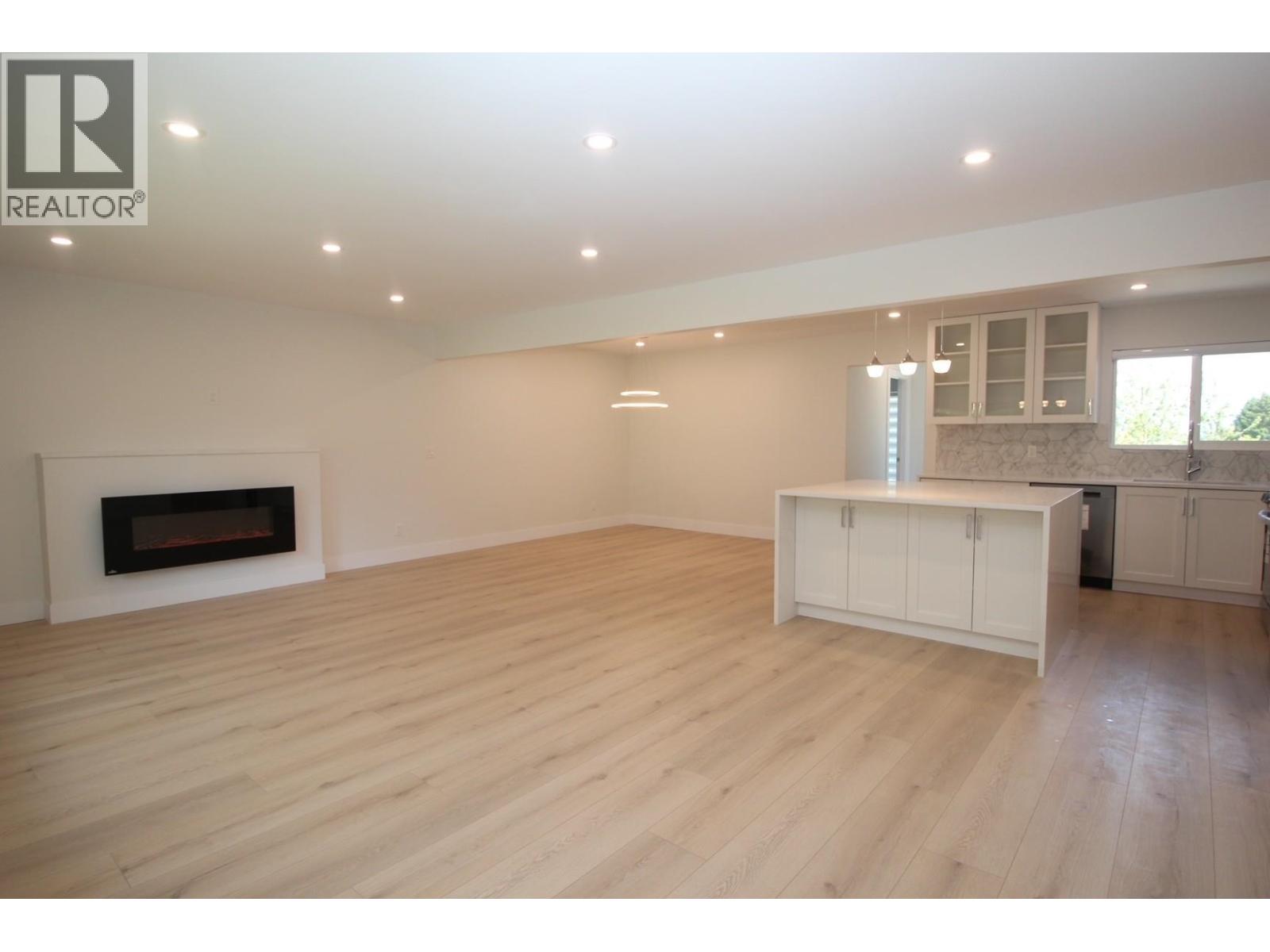 2076 CLARE PLACE