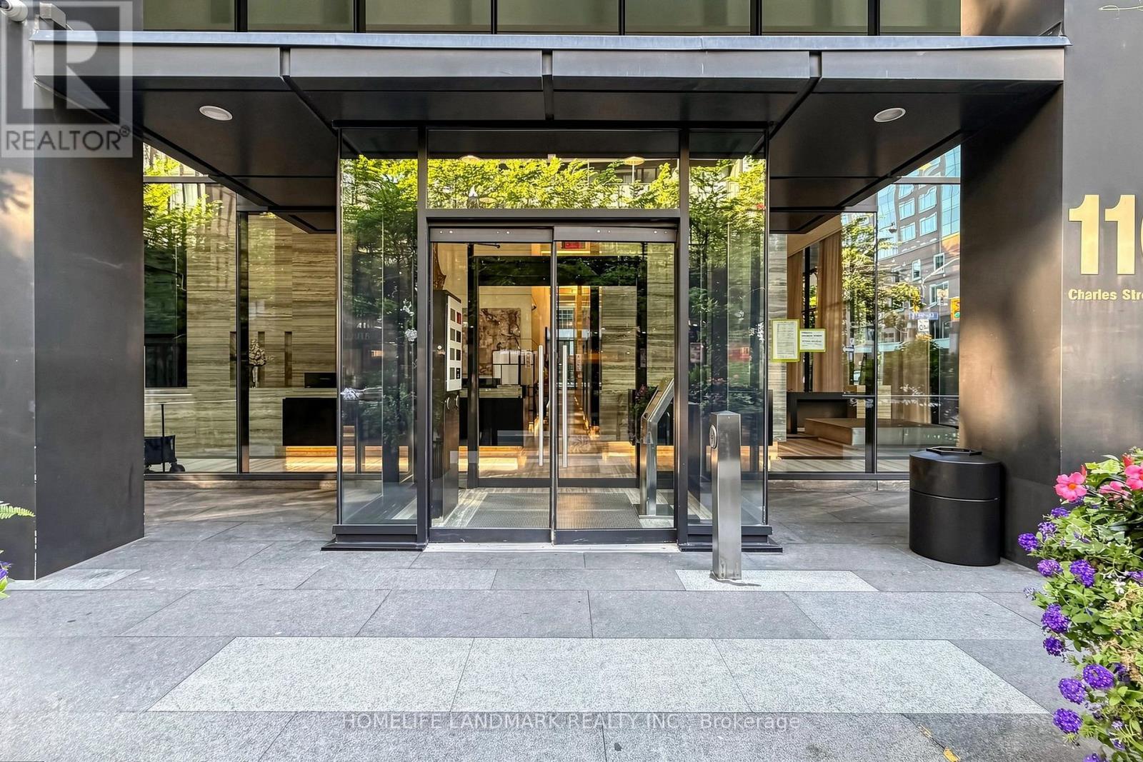 TH03 - 110 CHARLES STREET E