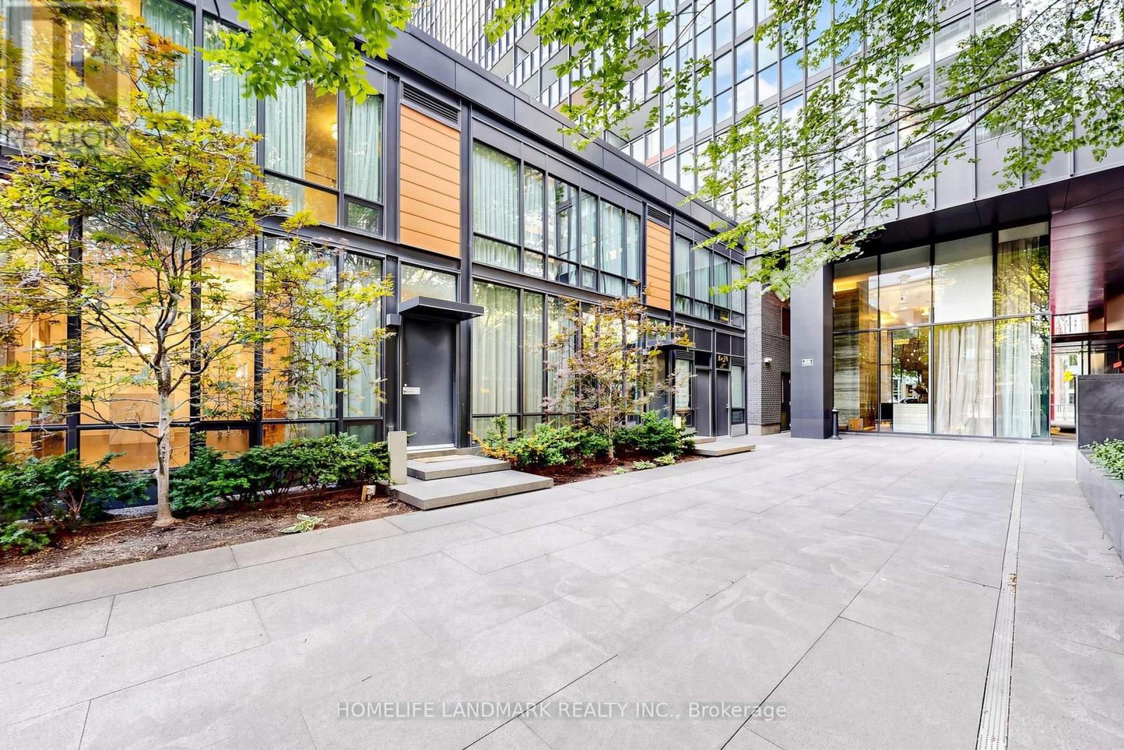 TH03 - 110 CHARLES STREET E