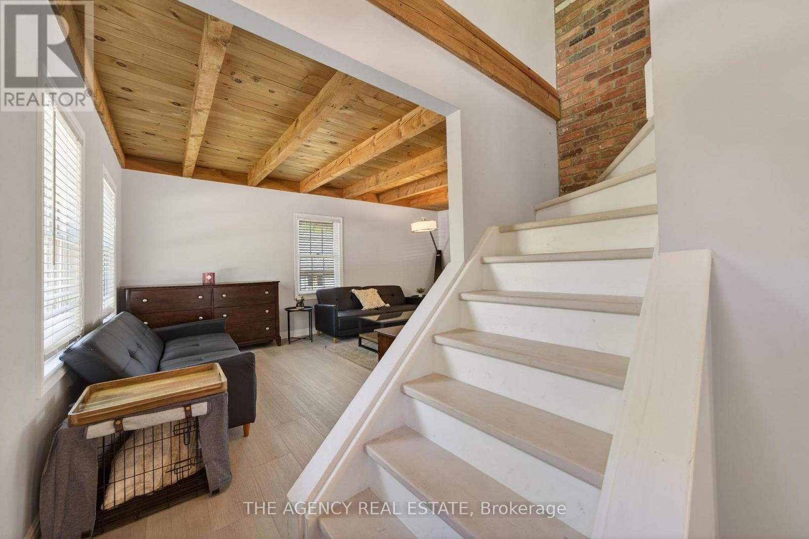 7904 KATHARINE CRESCENT
