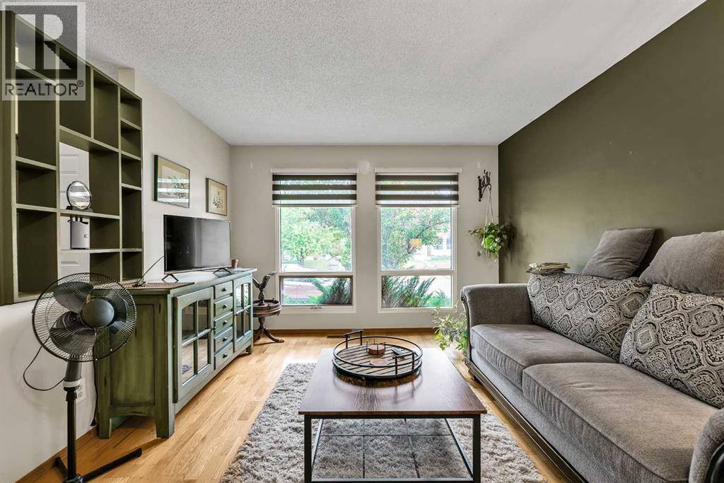 151 Midbend Place SE
