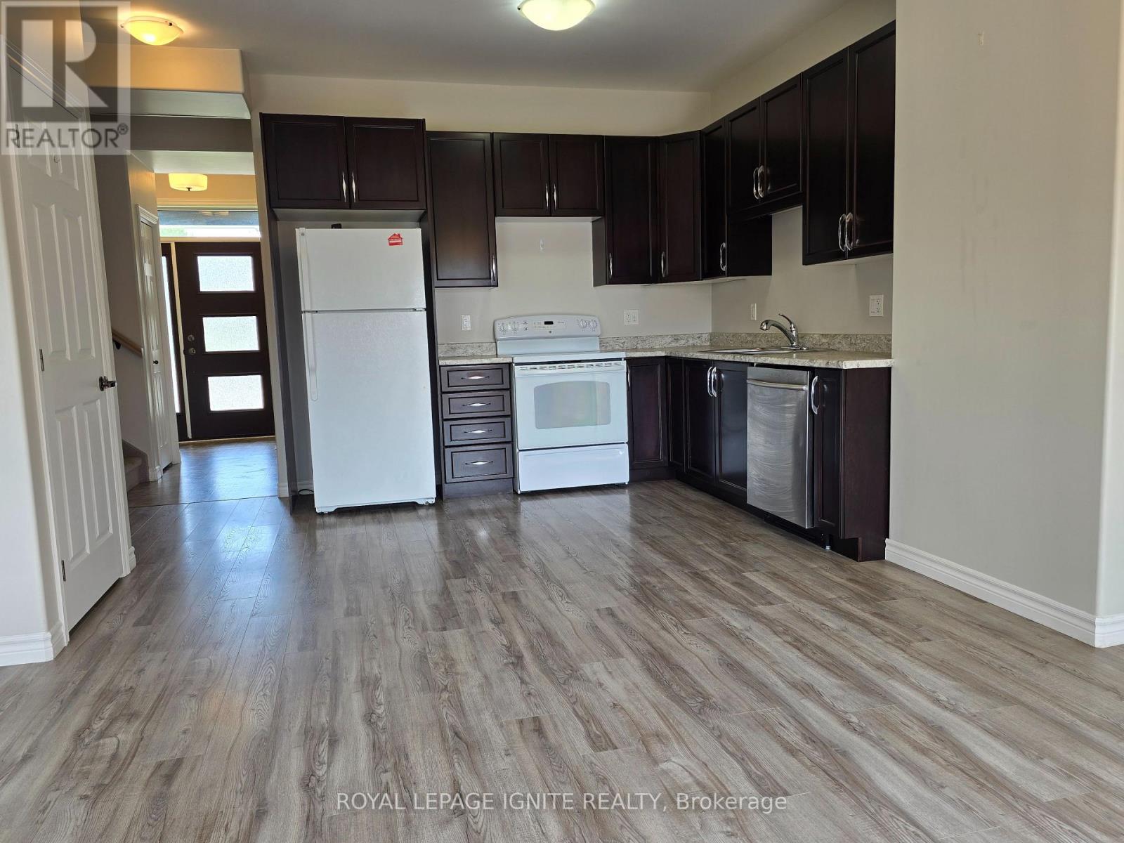 52 COTTONWOOD DRIVE