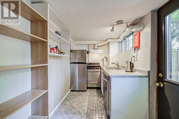 224 Lippincott St, Toronto (University), ON 3