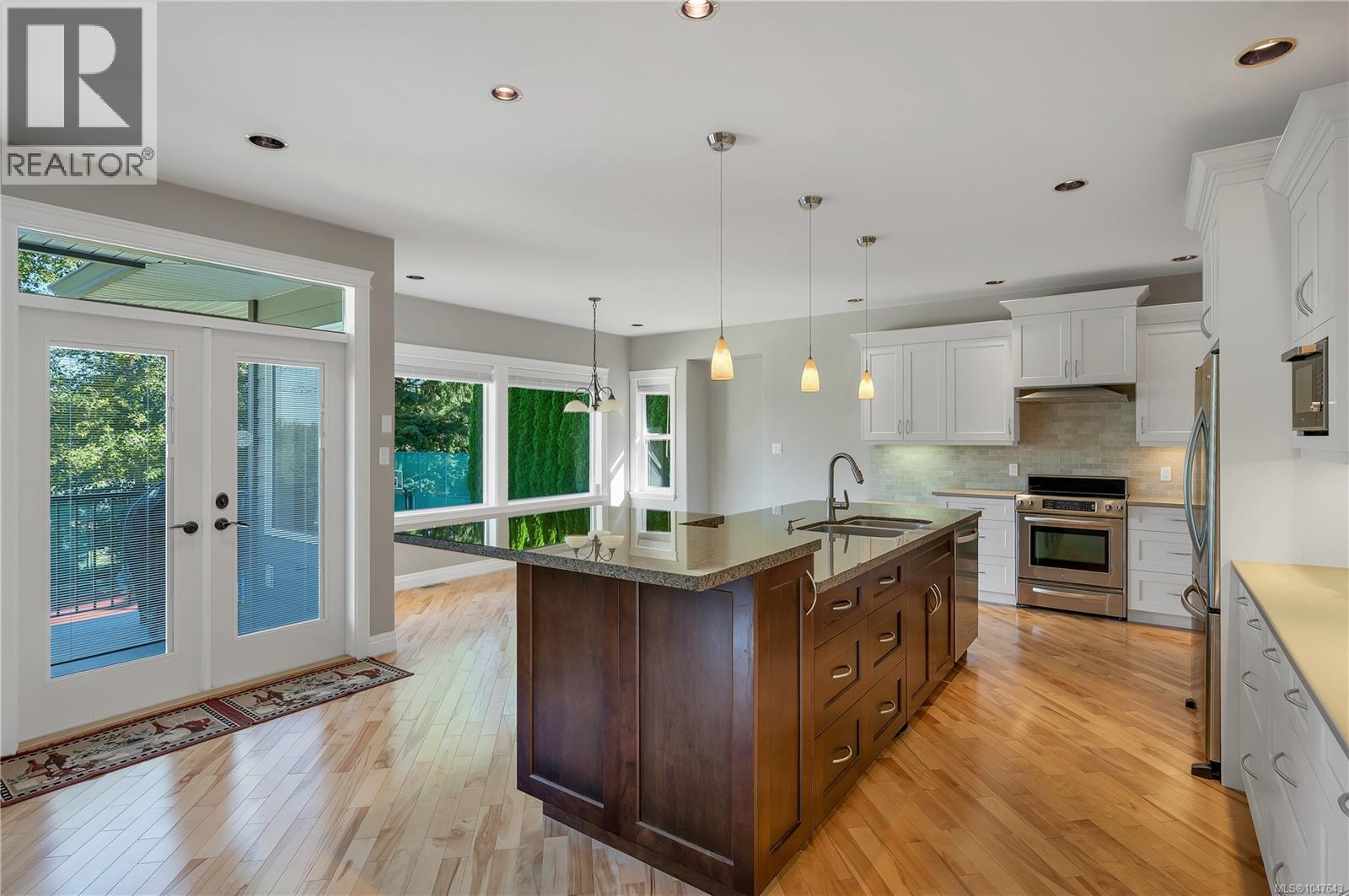 830 Pinecrest Rd