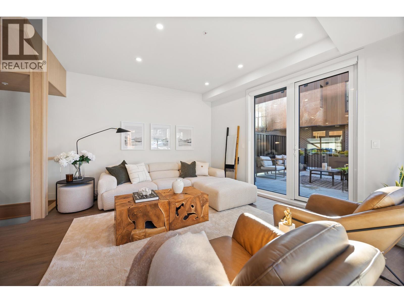 3114 WOODBINE DRIVE