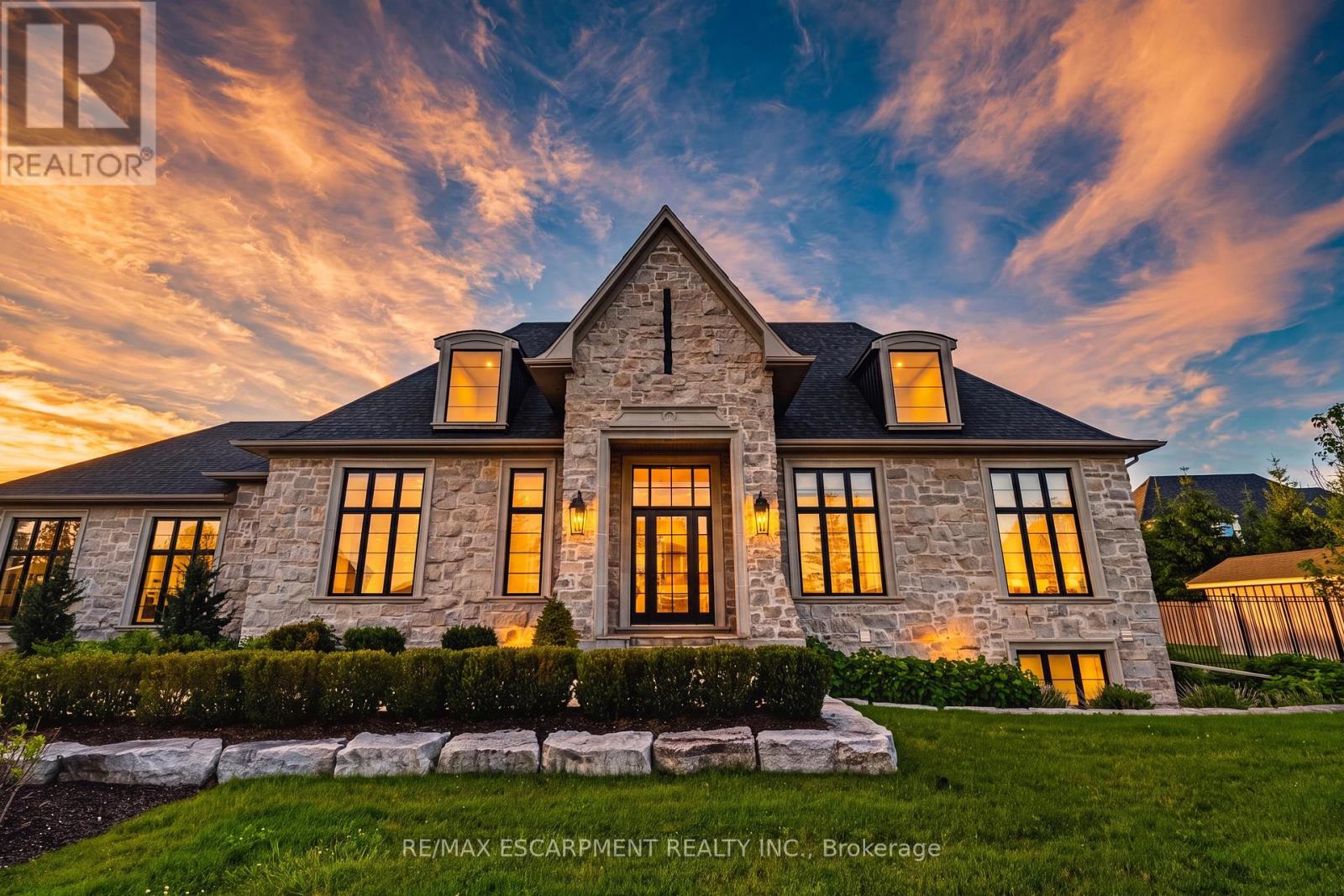 38 VISSER DRIVE