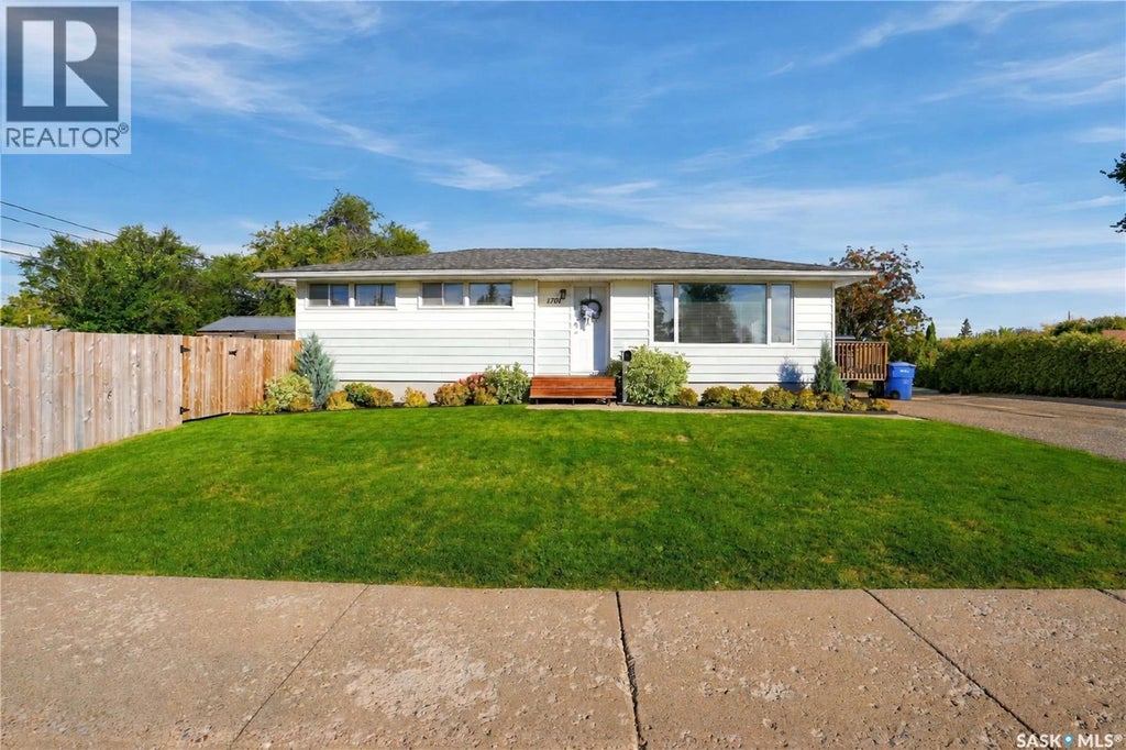 1701 92ND STREET, NORTH BATTLEFORD, SK S9A 0B3 - Image 4158810488.jpeg?d=l