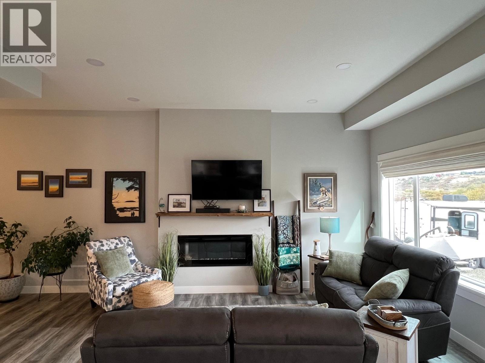 457 4 th Street
