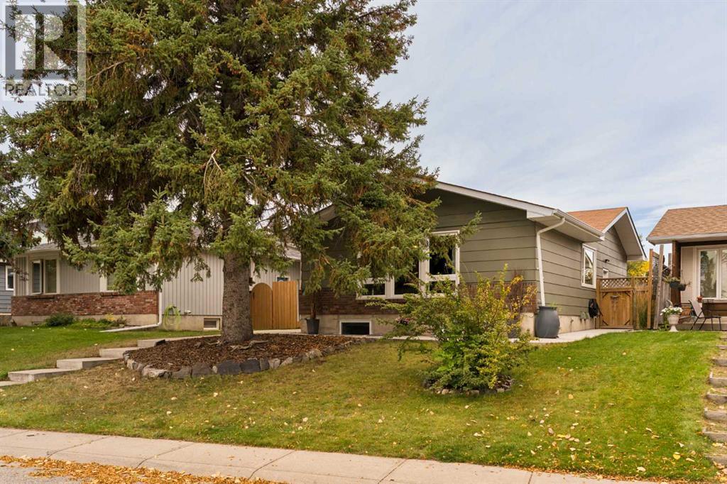 228 Midridge Crescent SE
