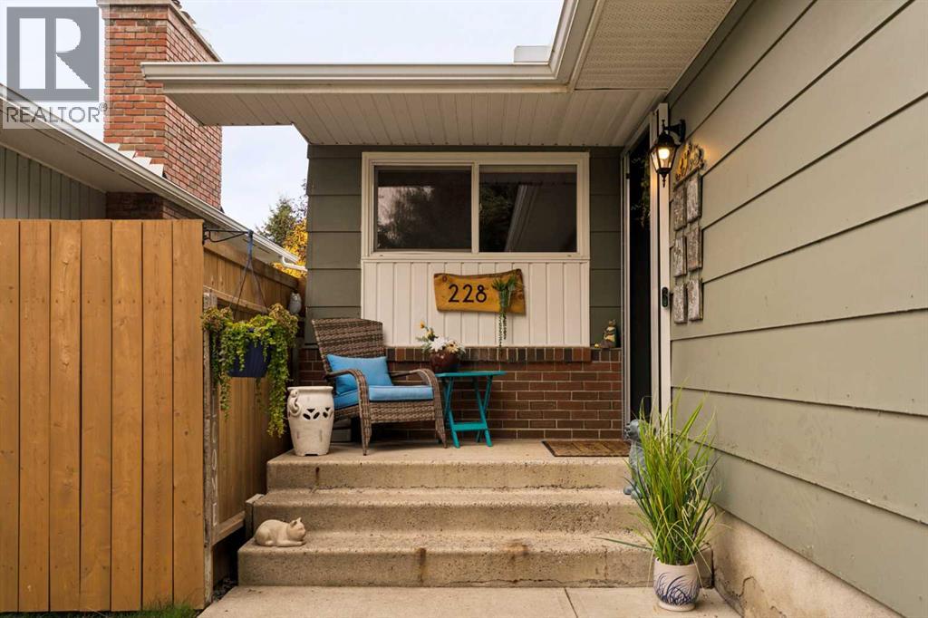 228 Midridge Crescent SE
