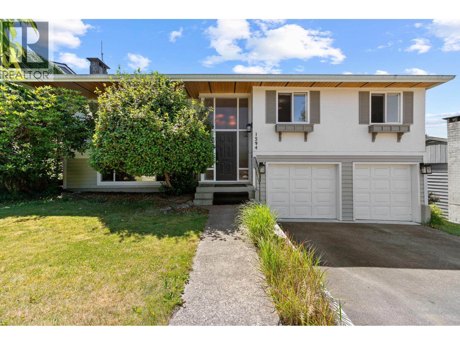 1594 ELINOR CRESCENT