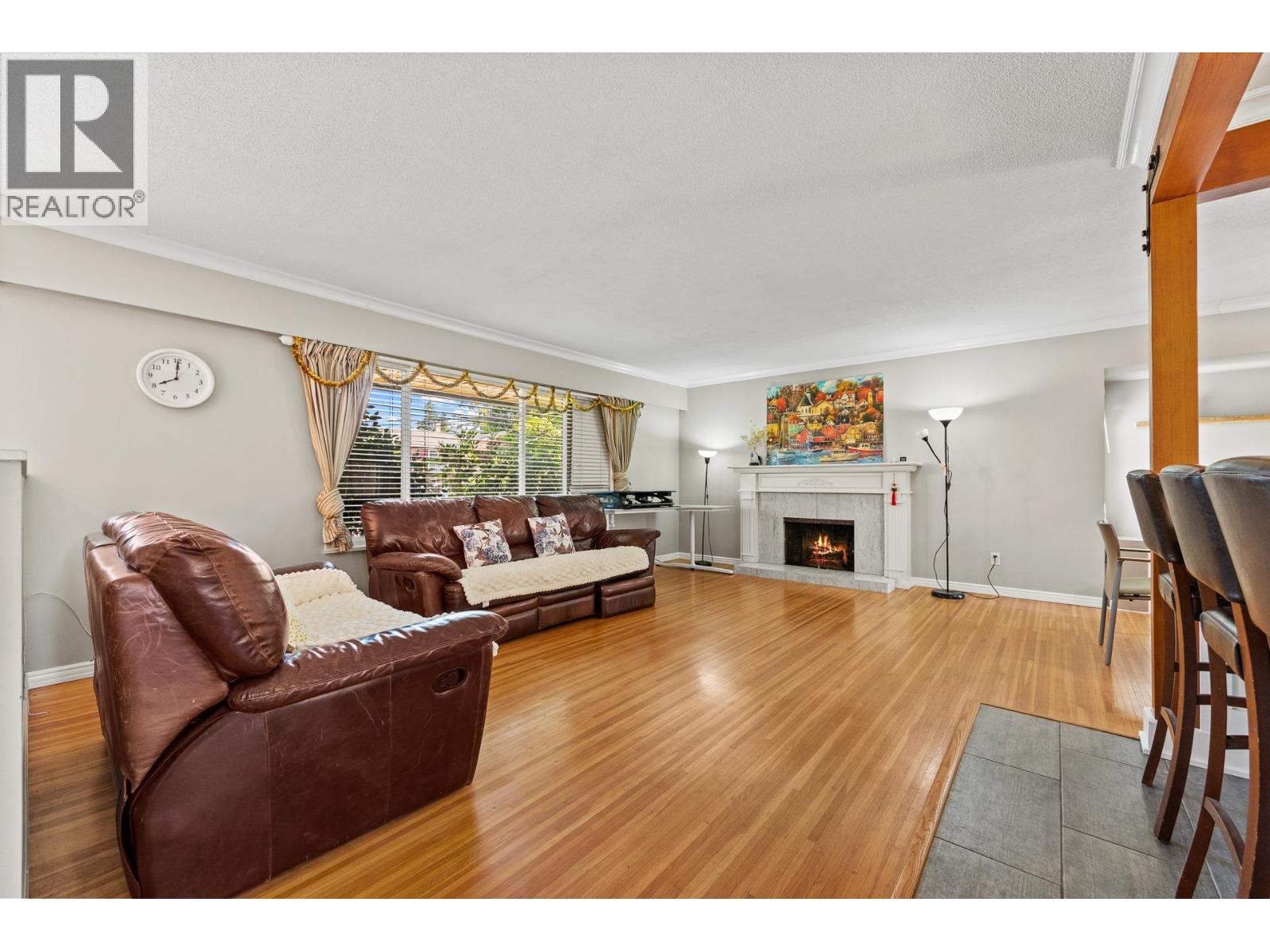 1594 ELINOR CRESCENT