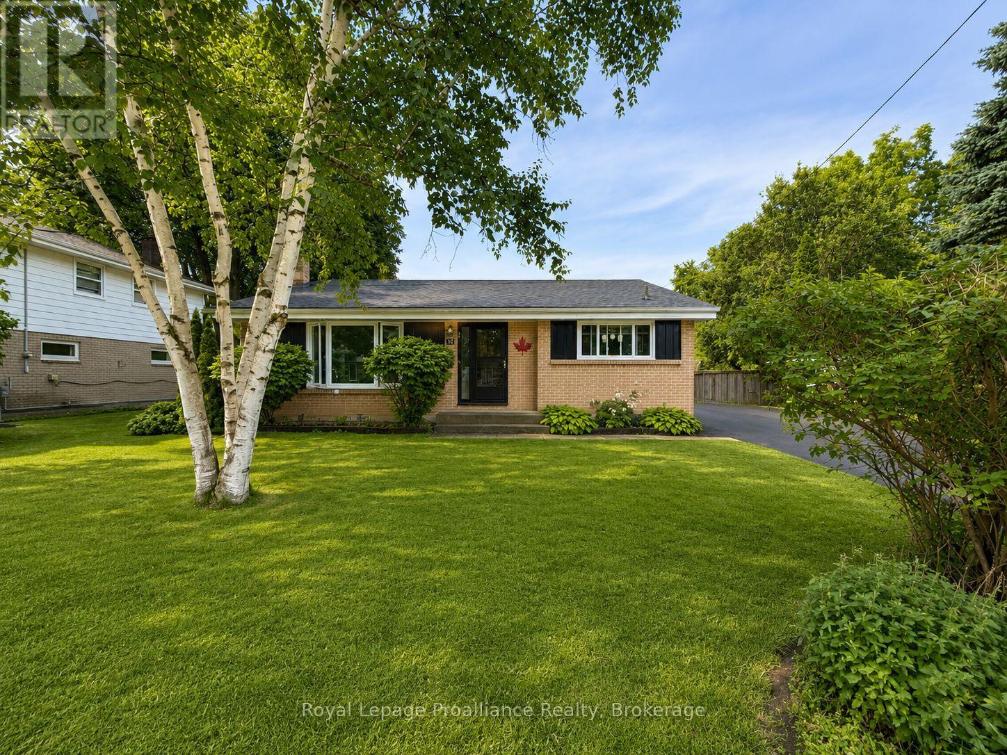 32 GLEN ROAD