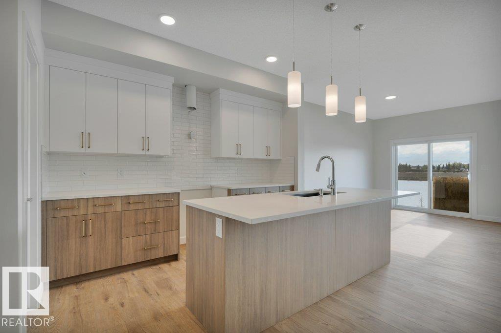 18643 19 AV NW