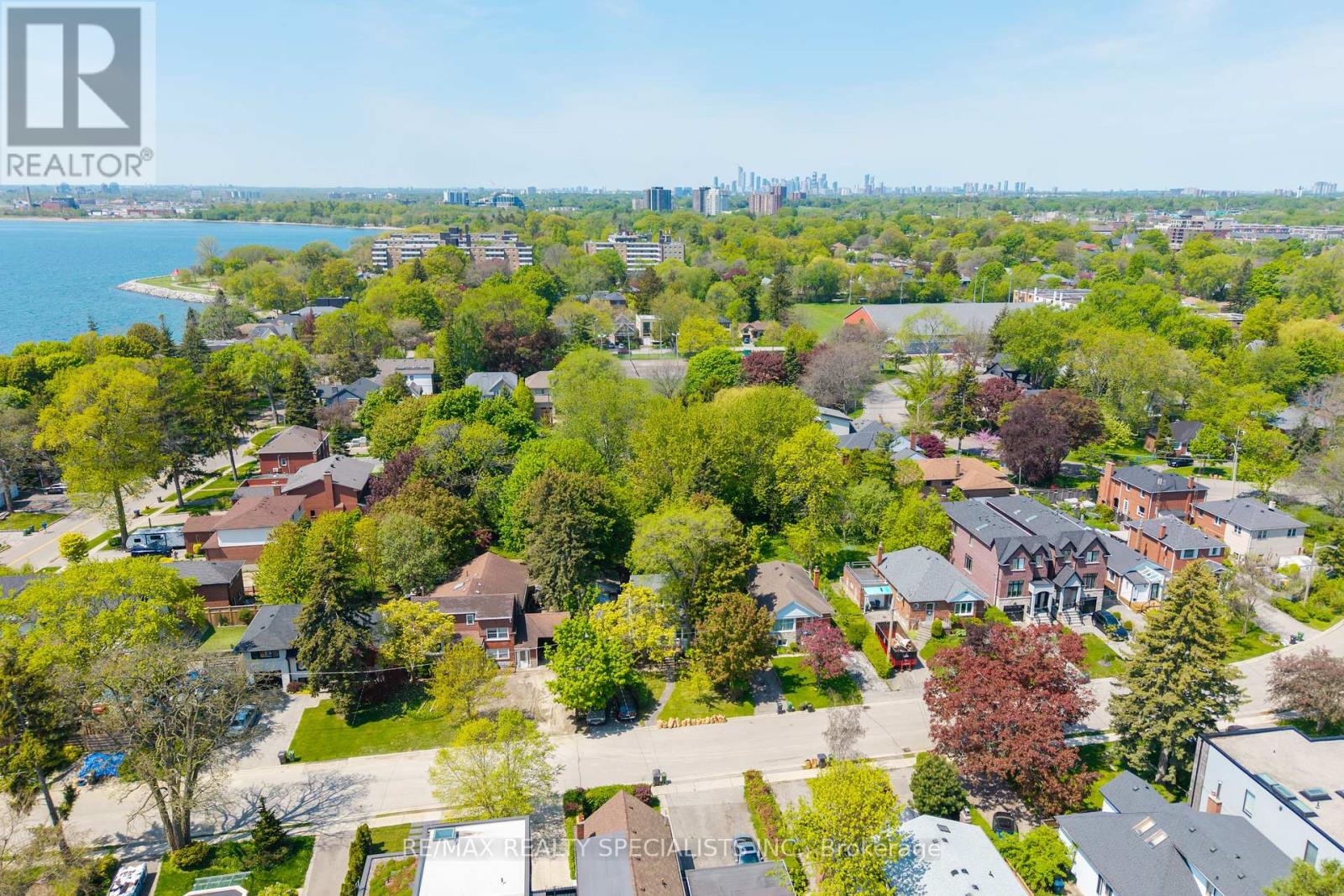 4 ELTON CRESCENT