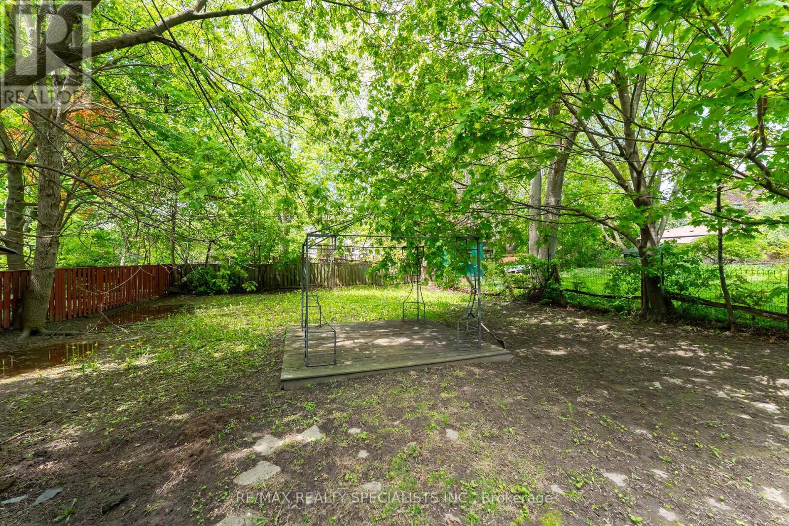 4 ELTON CRESCENT